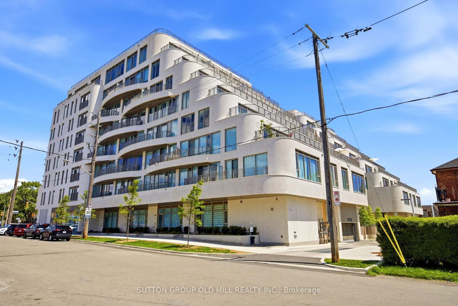 689 The Queensway, Unit 329
