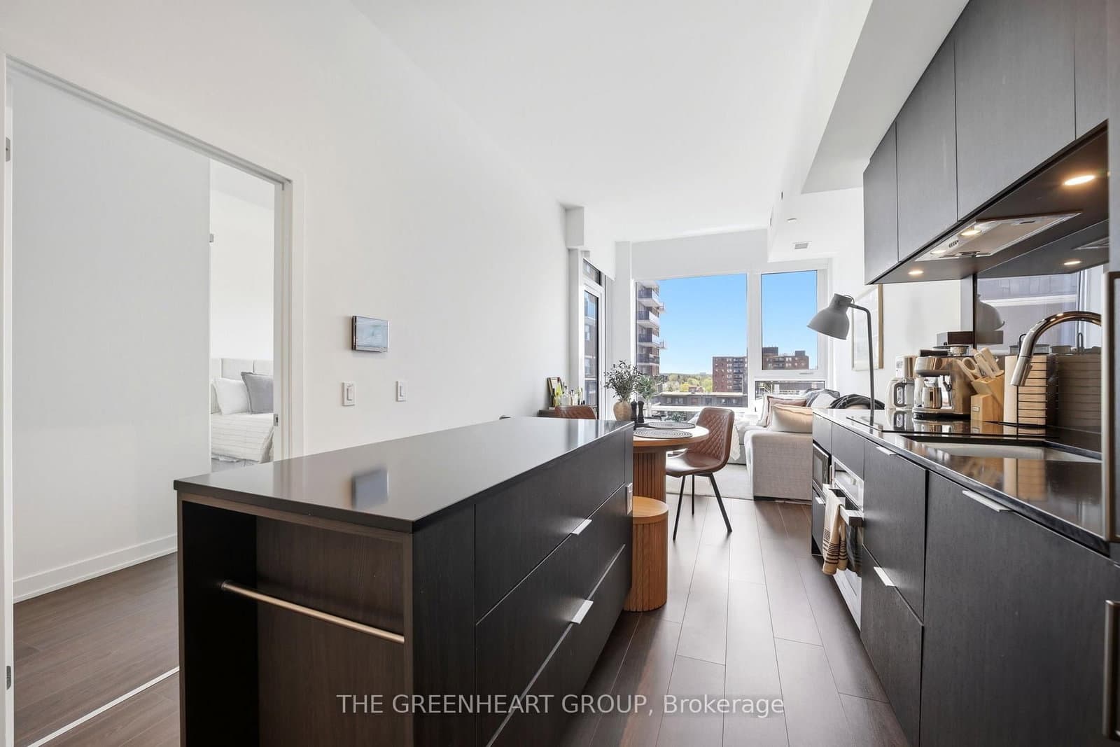 #814 - 28 Ann Street