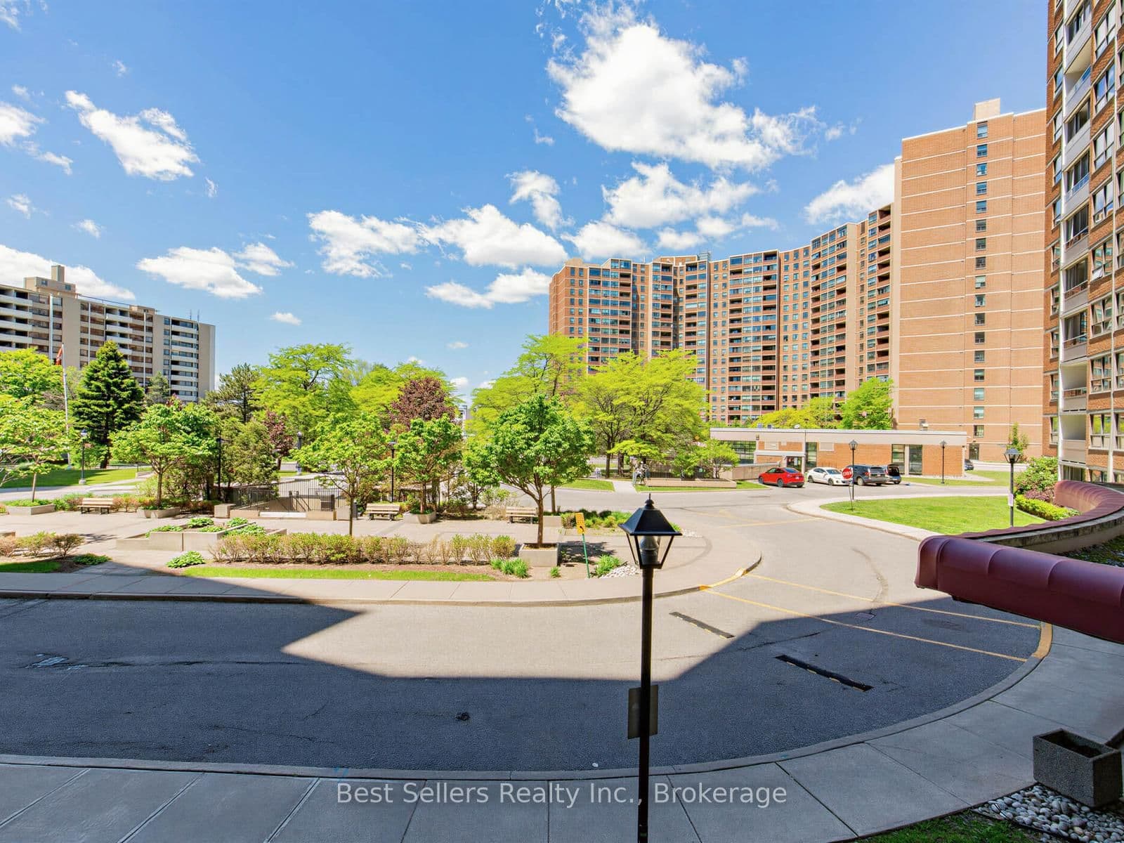 #208 - 627 The West Mall