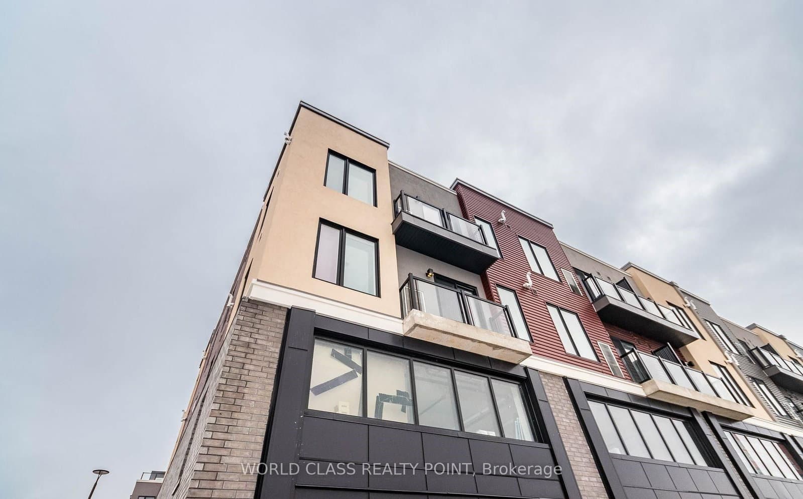 #422 - 3401 Ridgeway Drive