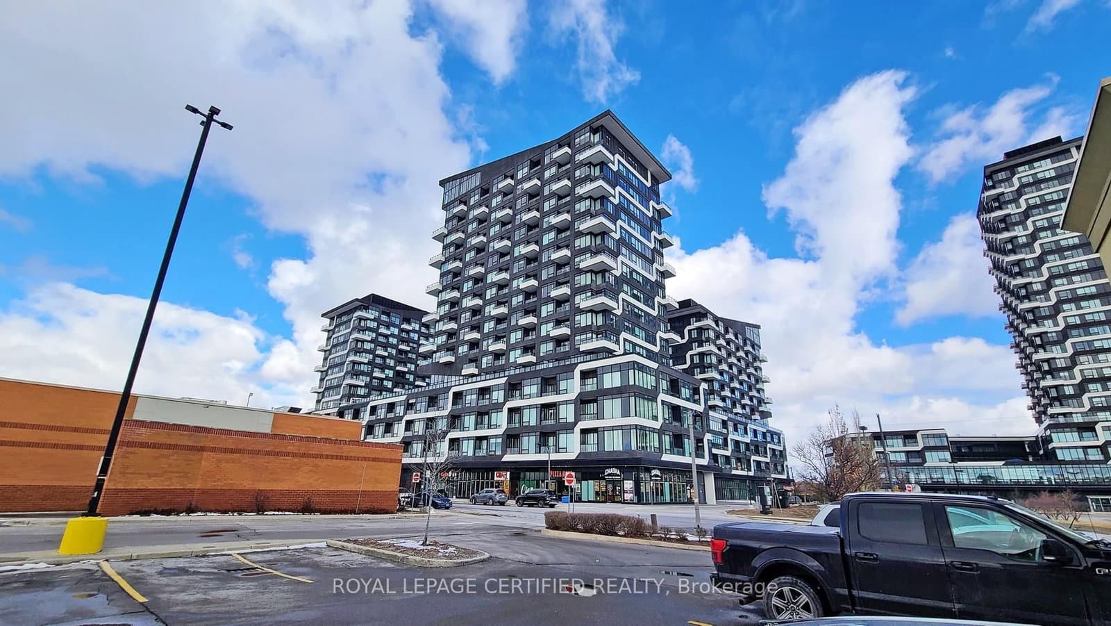 #826 - 2485 Taunton Road