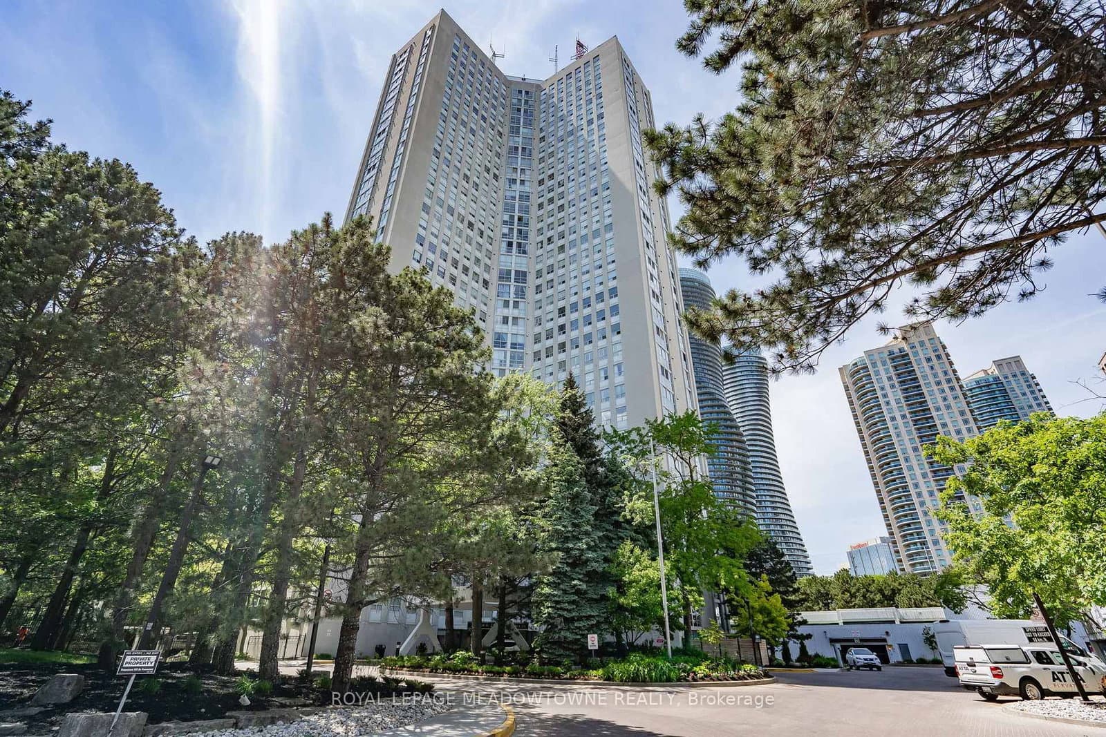 #3303 - 3650 Kaneff Crescent