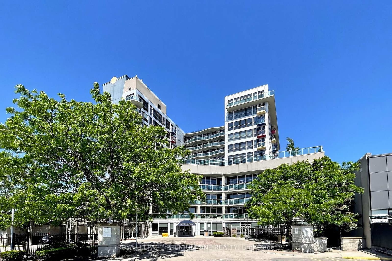 #913 - 1600 Keele Street