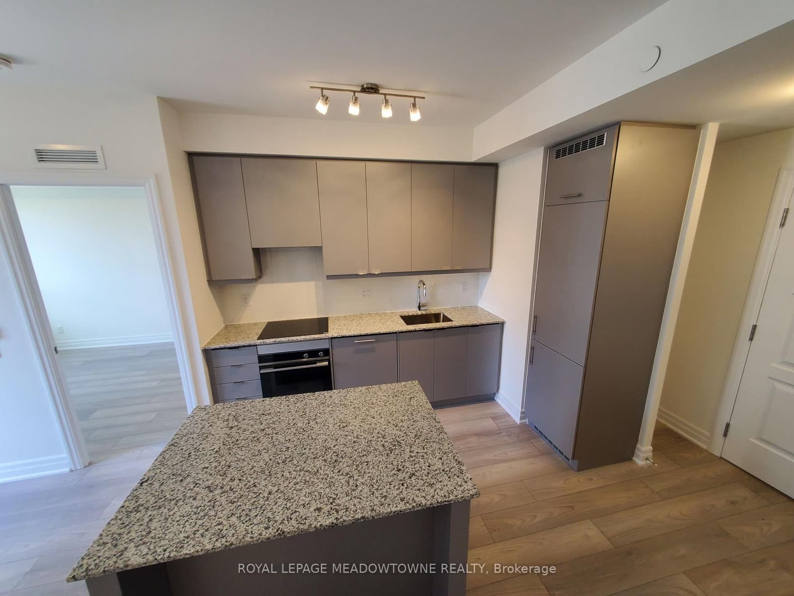 36 Elm Drive W, Unit 910