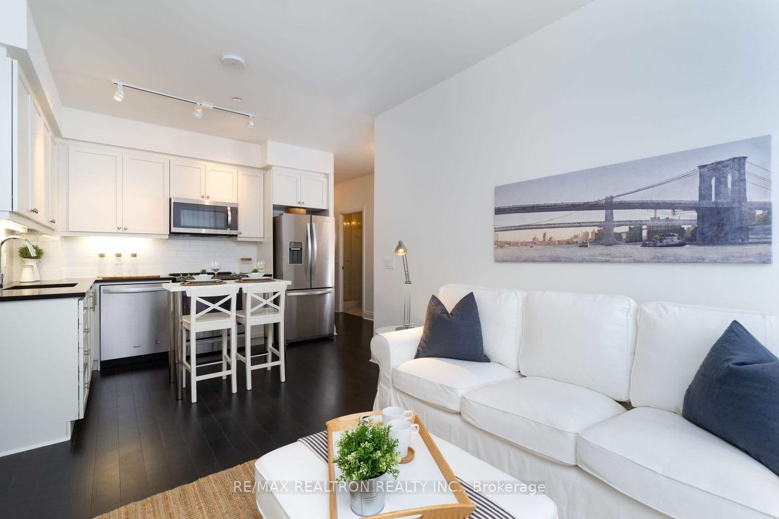 17 Zorra Street, Unit 211