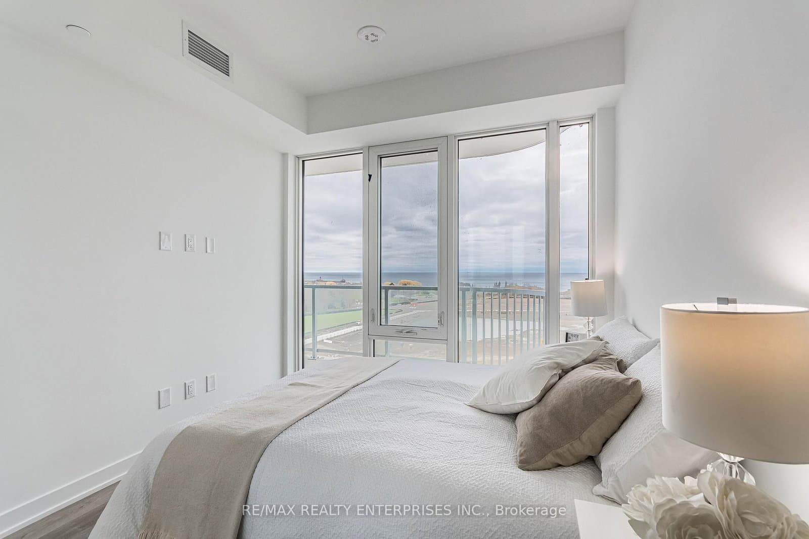 220 Missinnihe Way, Unit 910