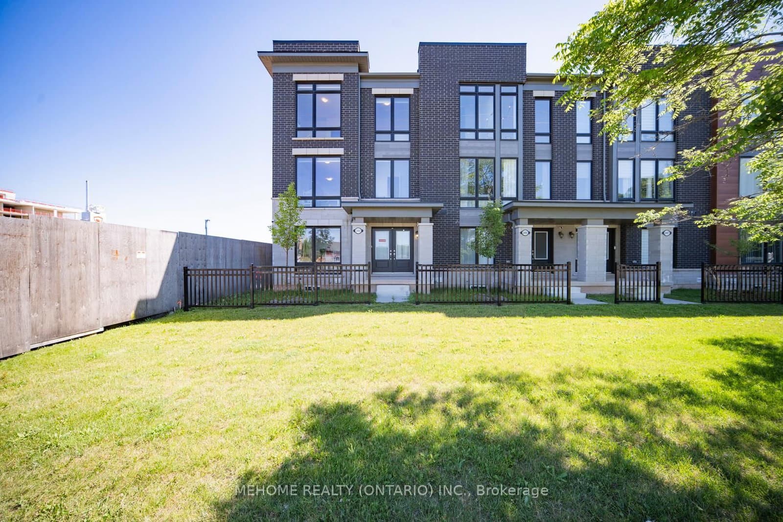 2493 Littlefield Crescent