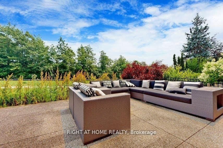 1138 Woodington Lane