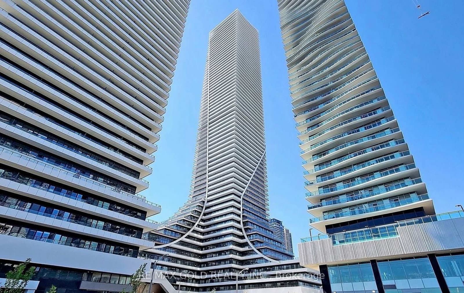 30 Shore Breeze Drive, Unit 5204