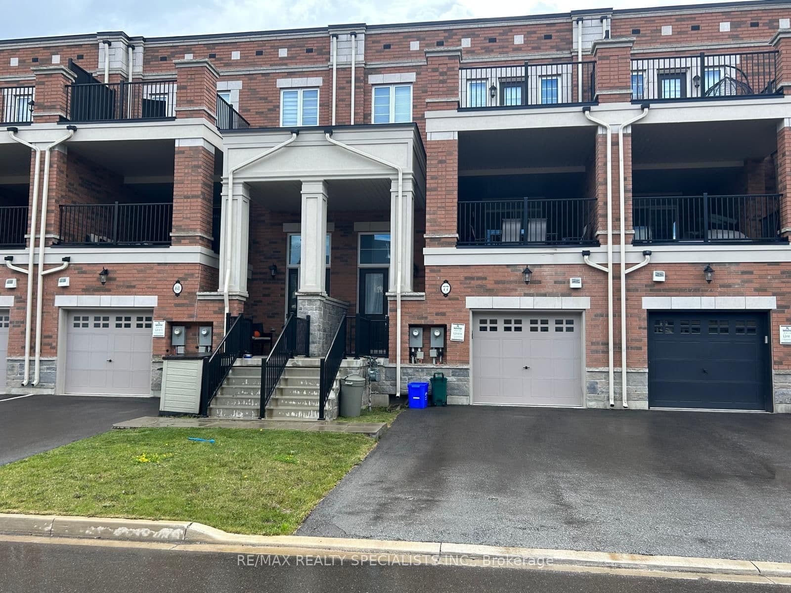 77 Burnhamthorpe Road E