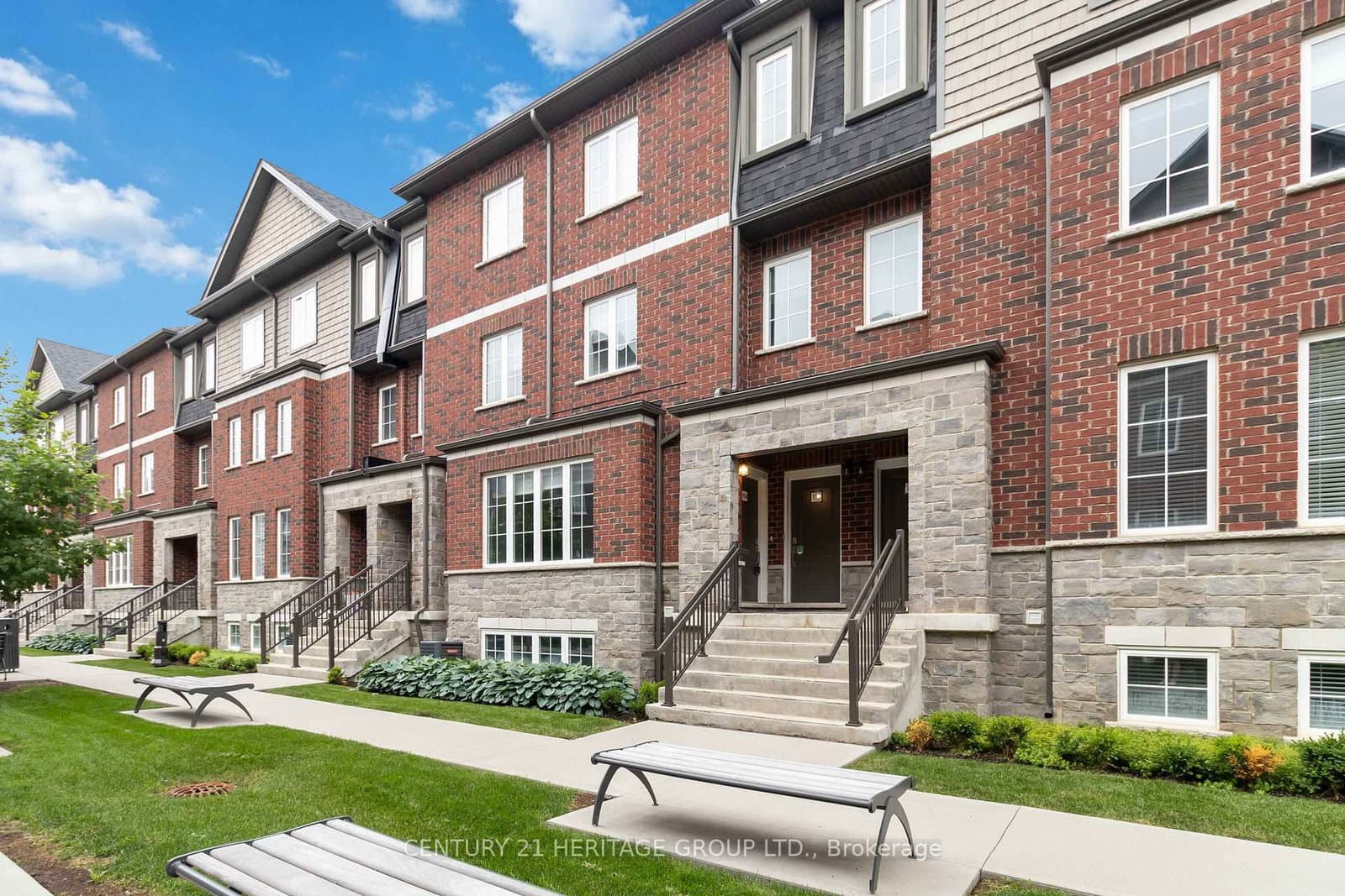 445 Ontario Street S, Unit 114