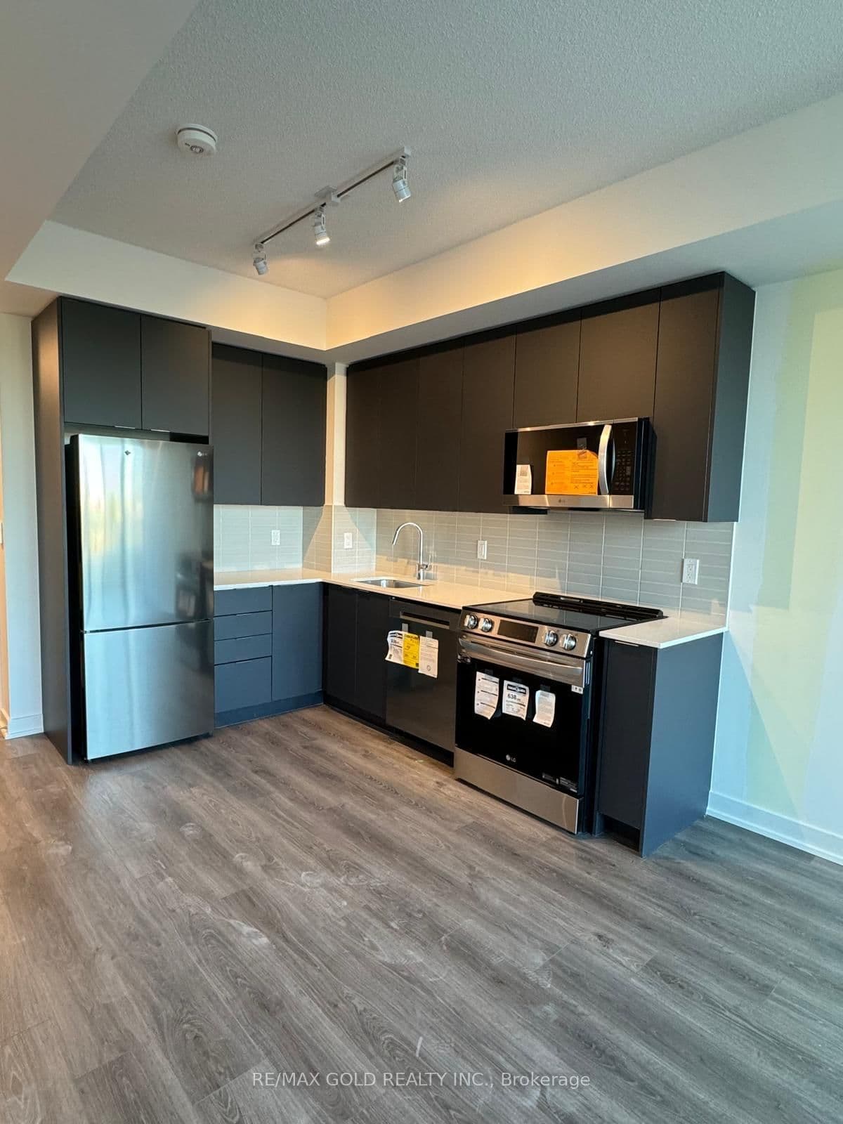 225 Malta Avenue, Unit 420