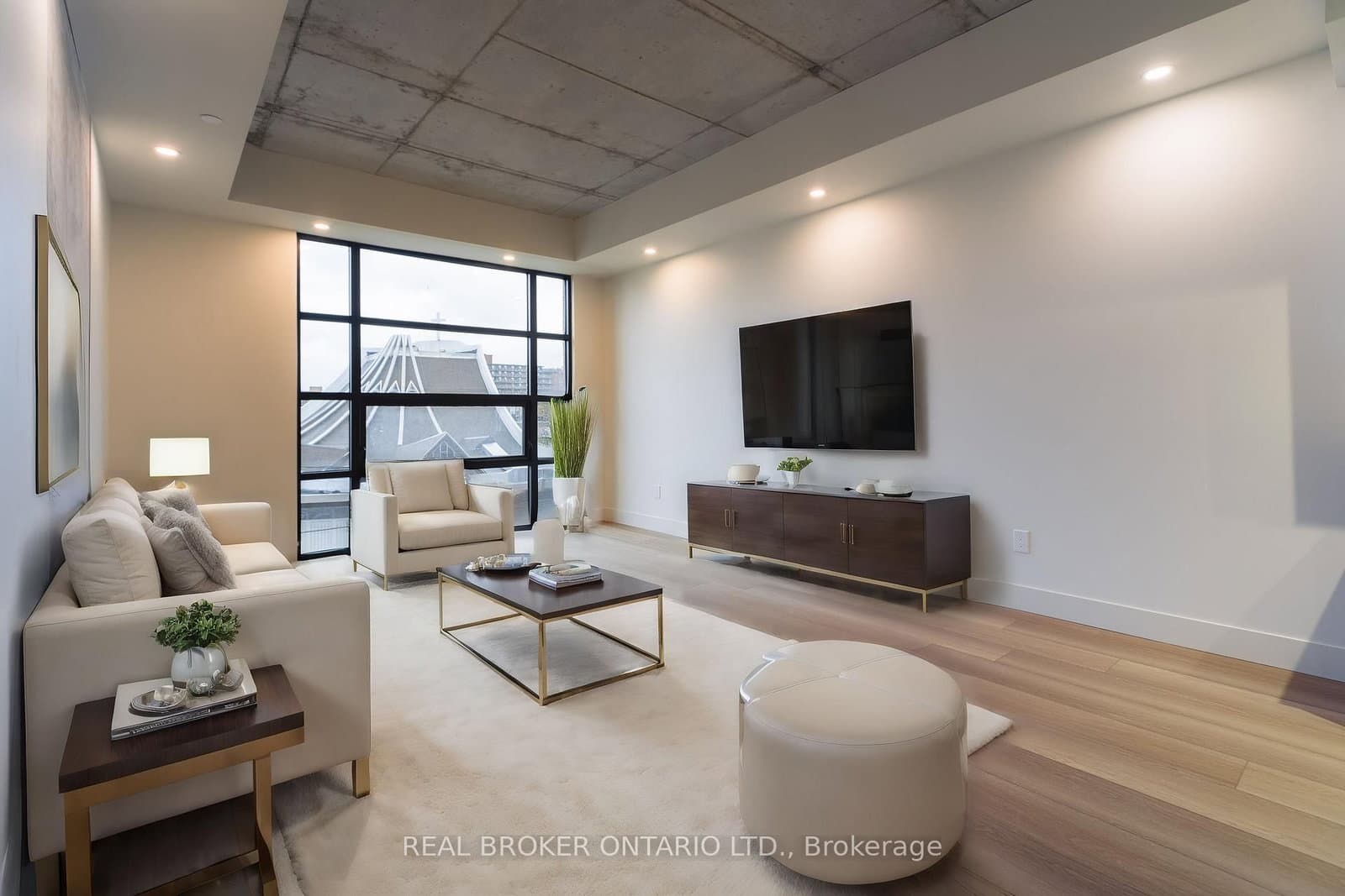 24 Augusta Street, Unit 404