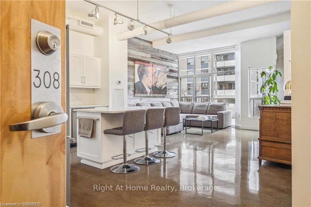 66 BAY Street S, Unit 308