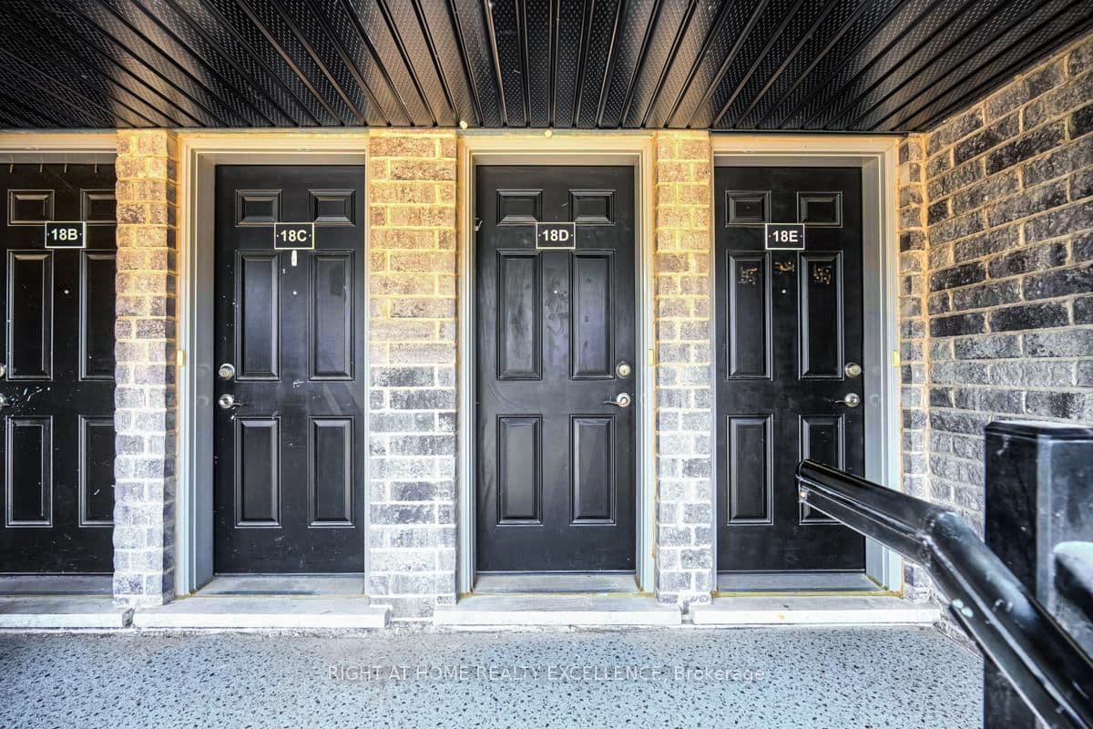 1989 Ottawa Street S, Unit 18D