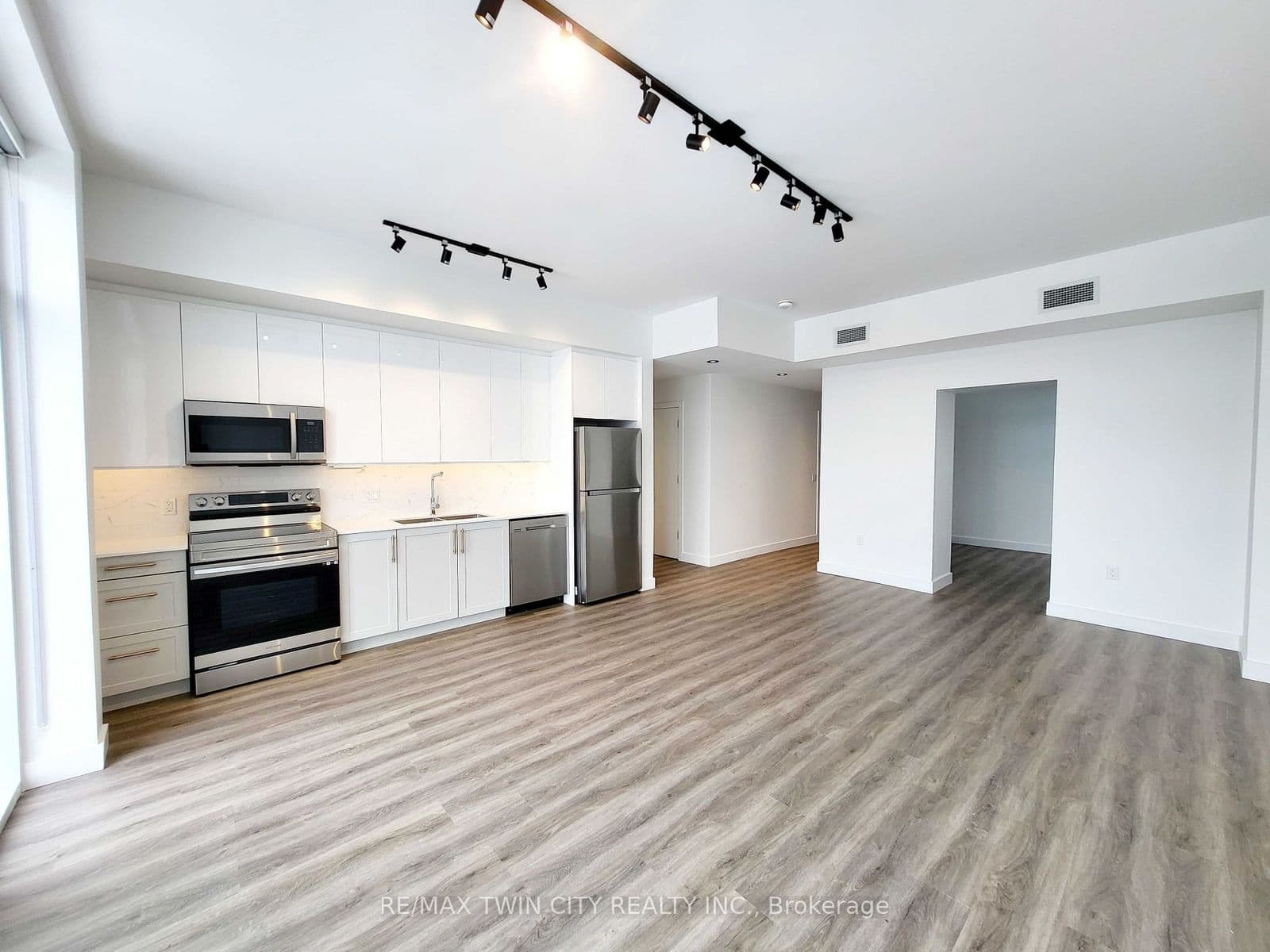 75 Huron Street, Unit 302