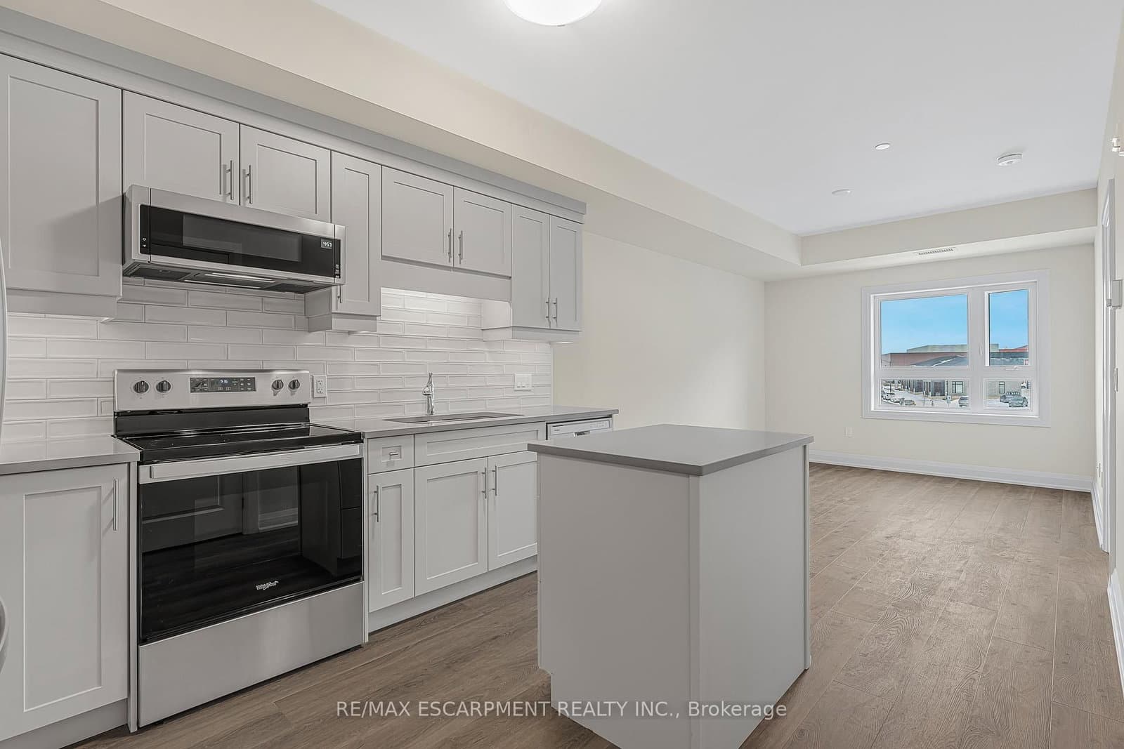 118 SUMMERSIDES Boulevard, Unit 215