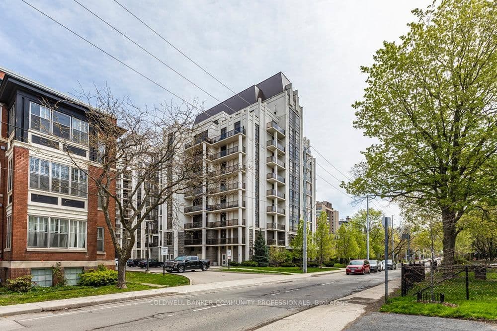 90 Charlton Avenue W, Unit 608