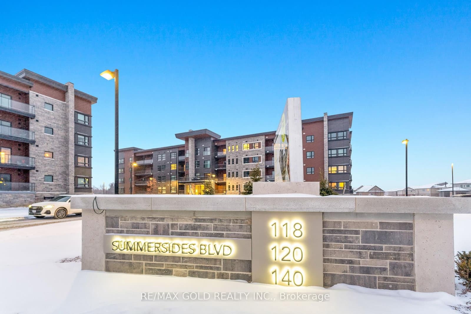 118 Summersides Boulevard, Unit 401