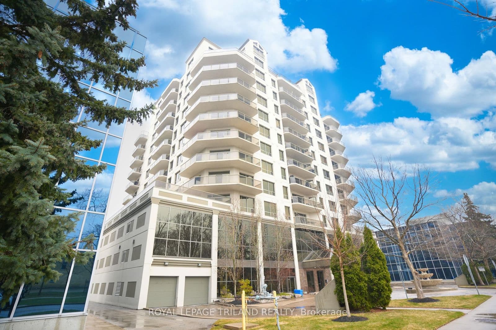 250 Pall Mall Street, Unit 902