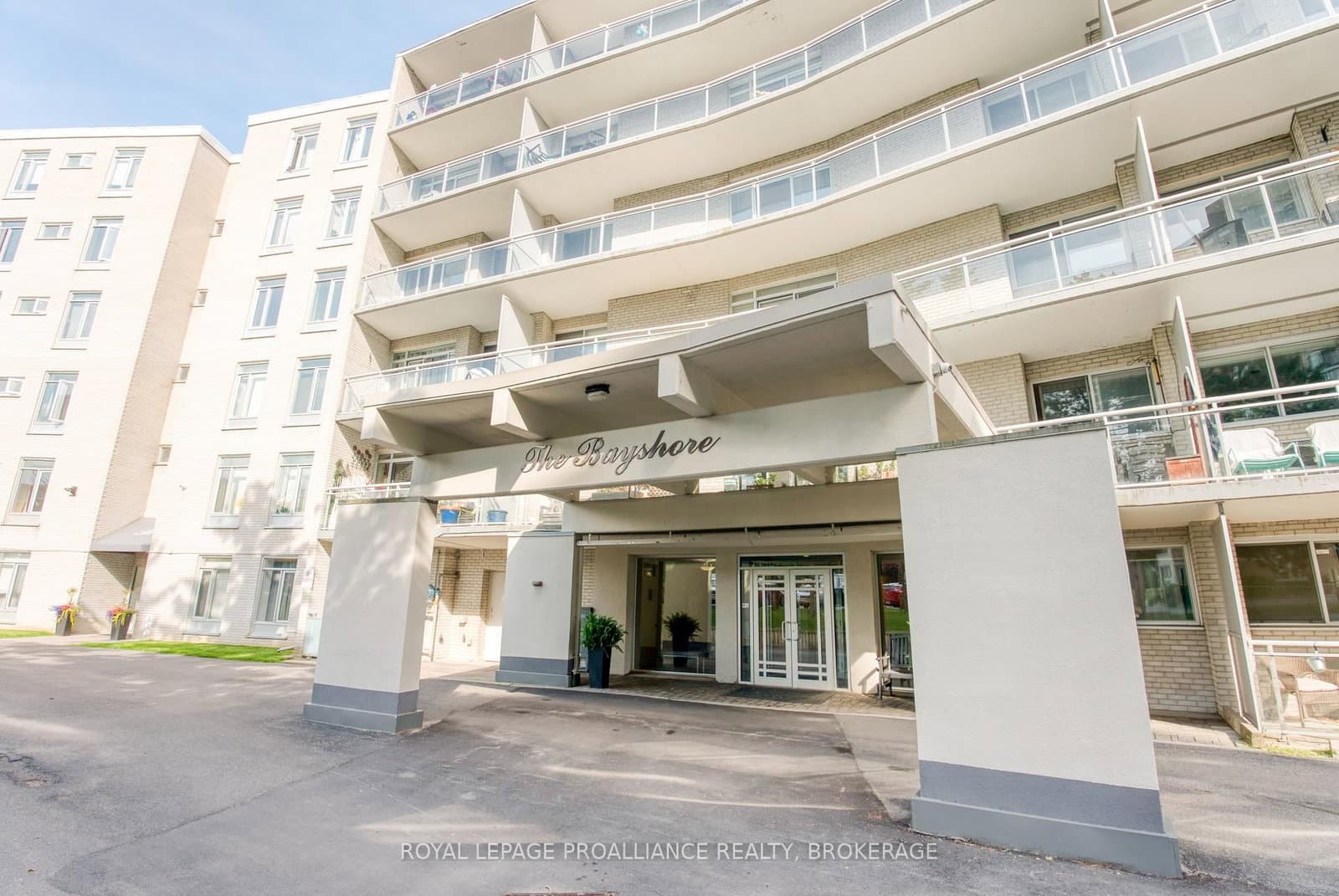 1 Mowat Avenue, Unit 305
