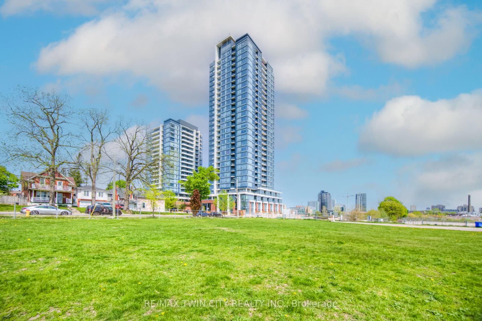 15 Wellington Street S, Unit 908