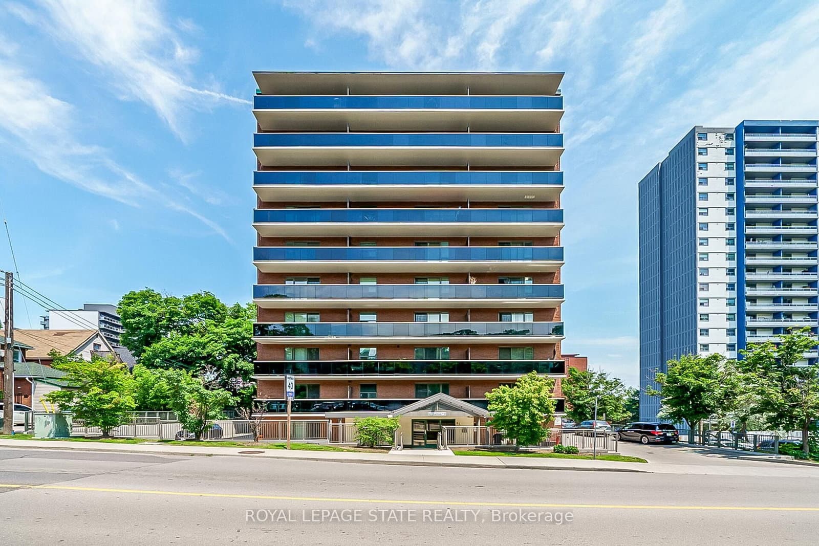81 Charlton Avenue E, Unit 702