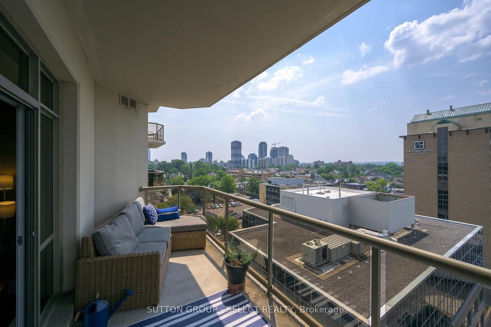 250 Pall Mall Street, Unit 1007