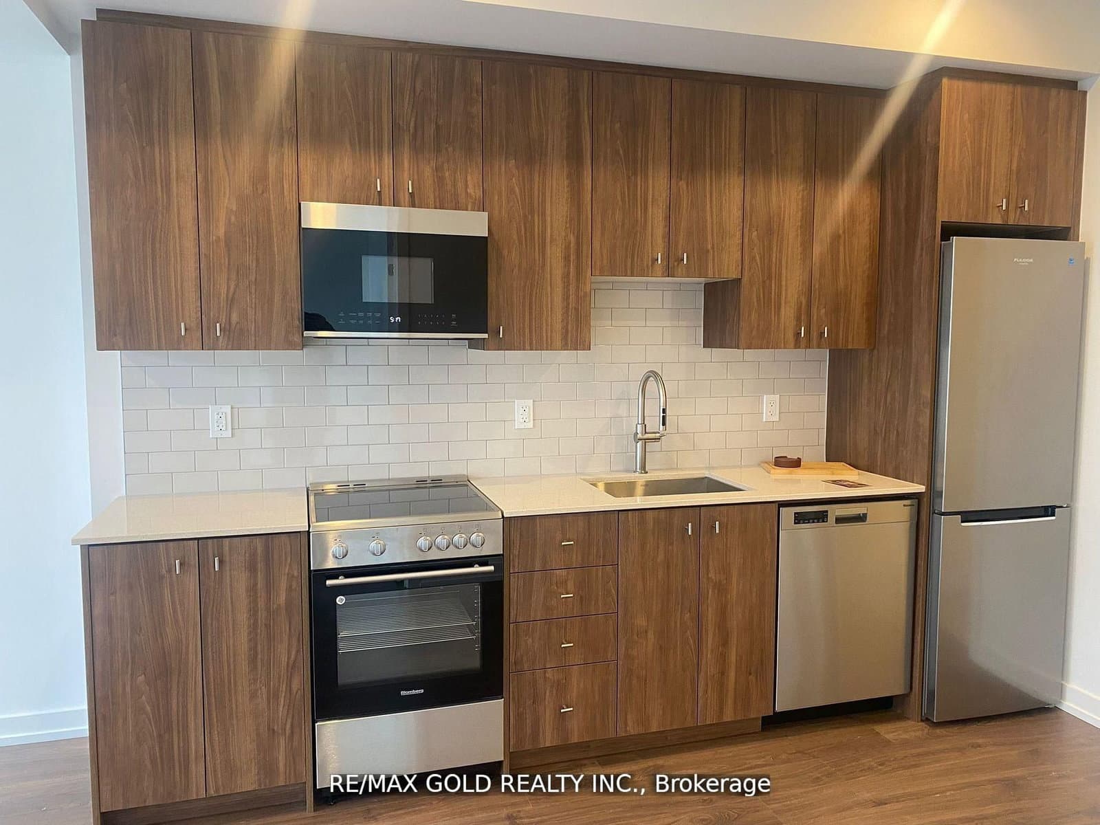 15 Wellington Street S, Unit 1914
