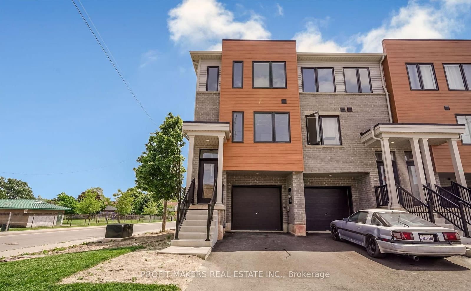 38 Reid Avenue N