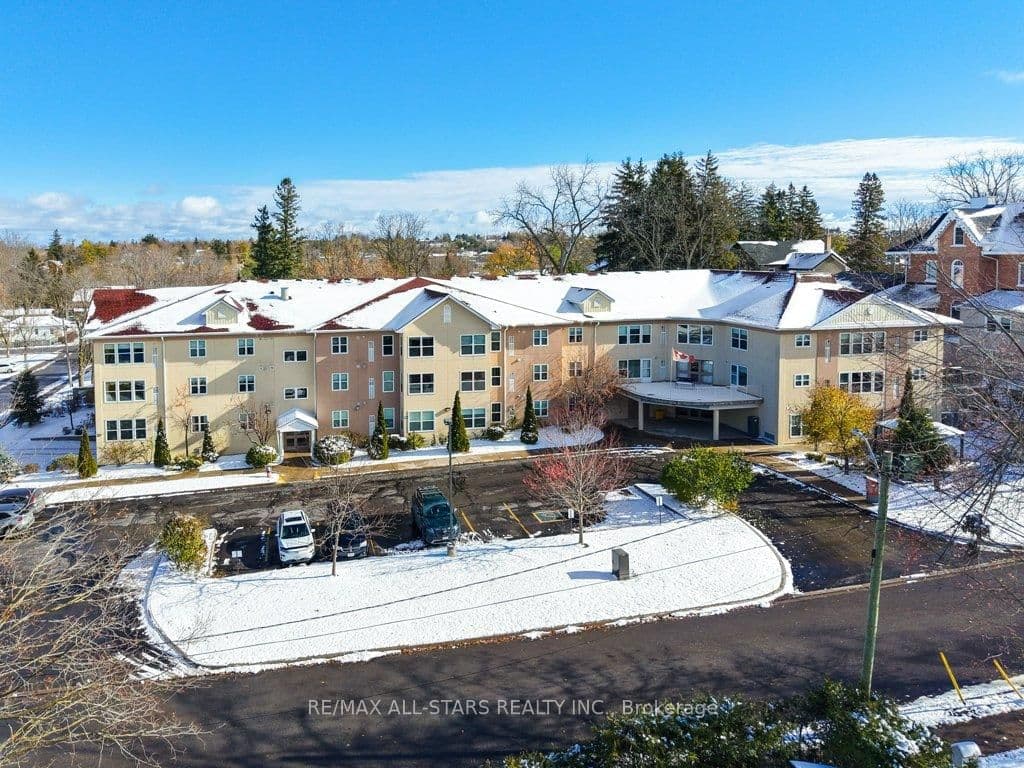 #303 - 8 Huron Street