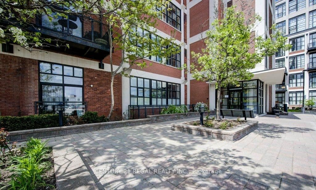 #102 - 404 King Street W