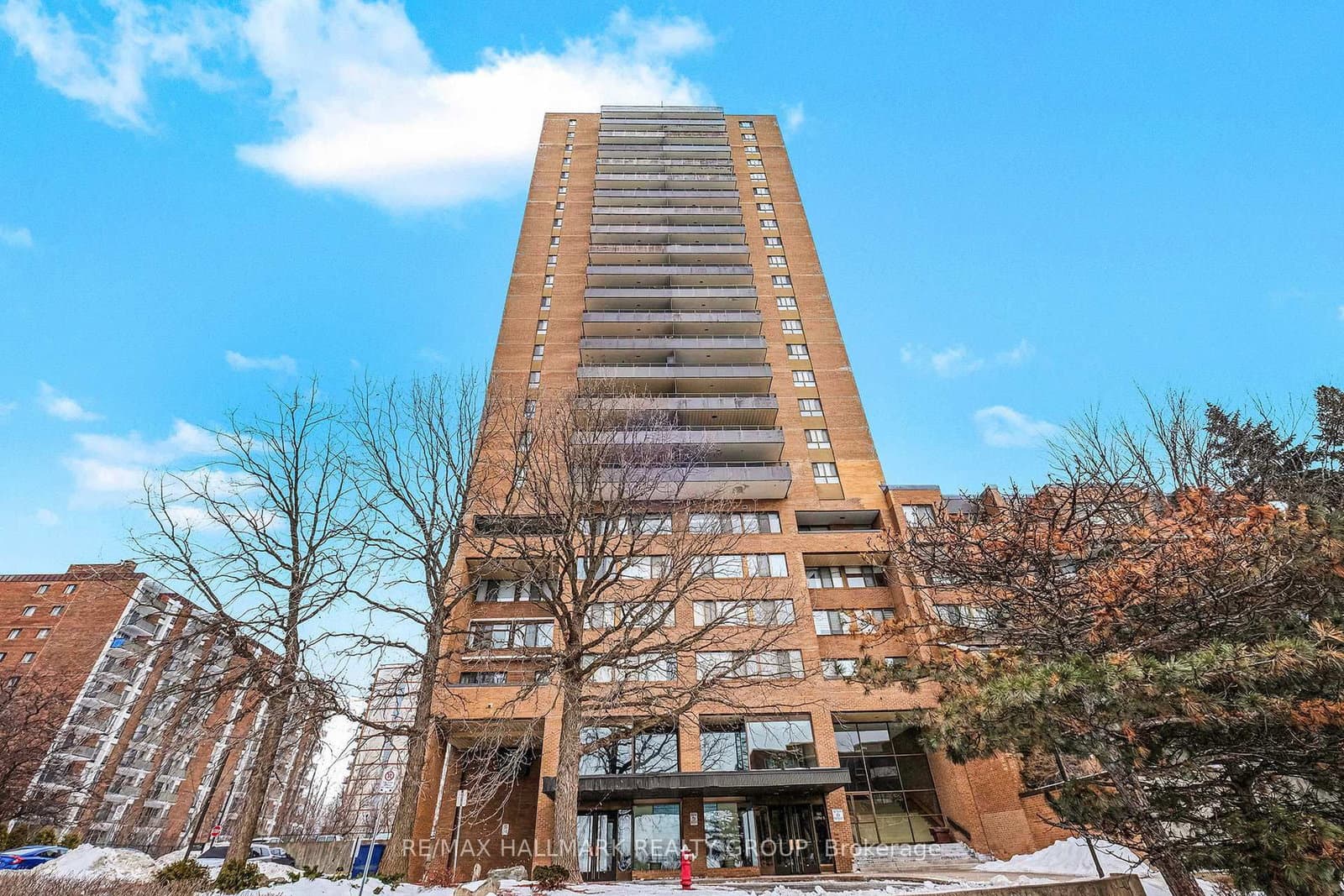 505 St Laurent Boulevard, Unit 350