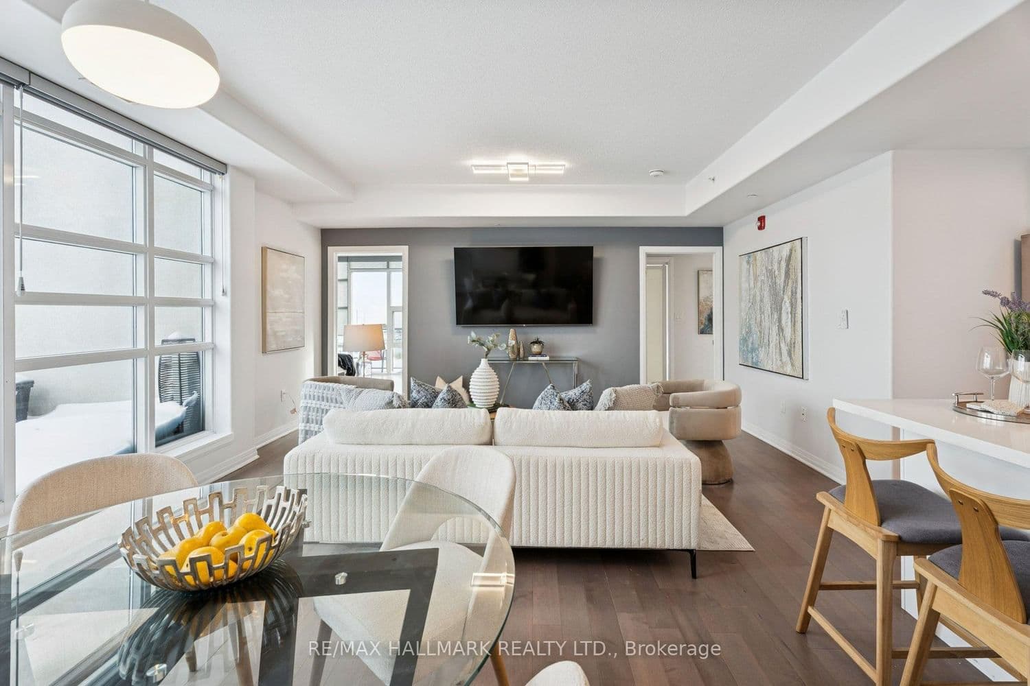 #409 - 10 Concord Place