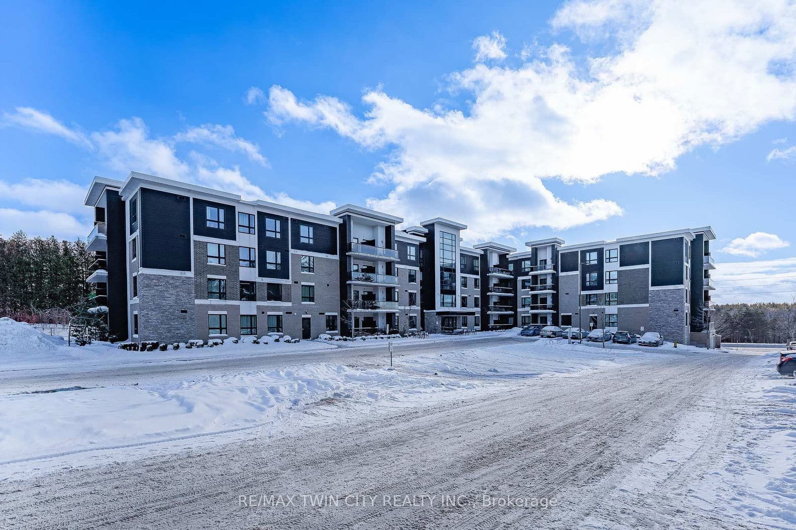 #305 - 1280 Gordon Street