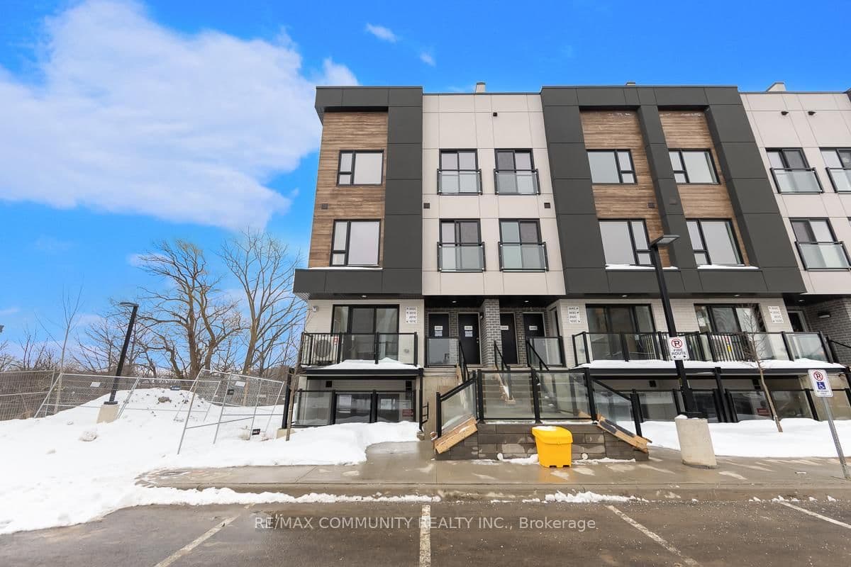16 Melbourne Avenue, Unit 201C