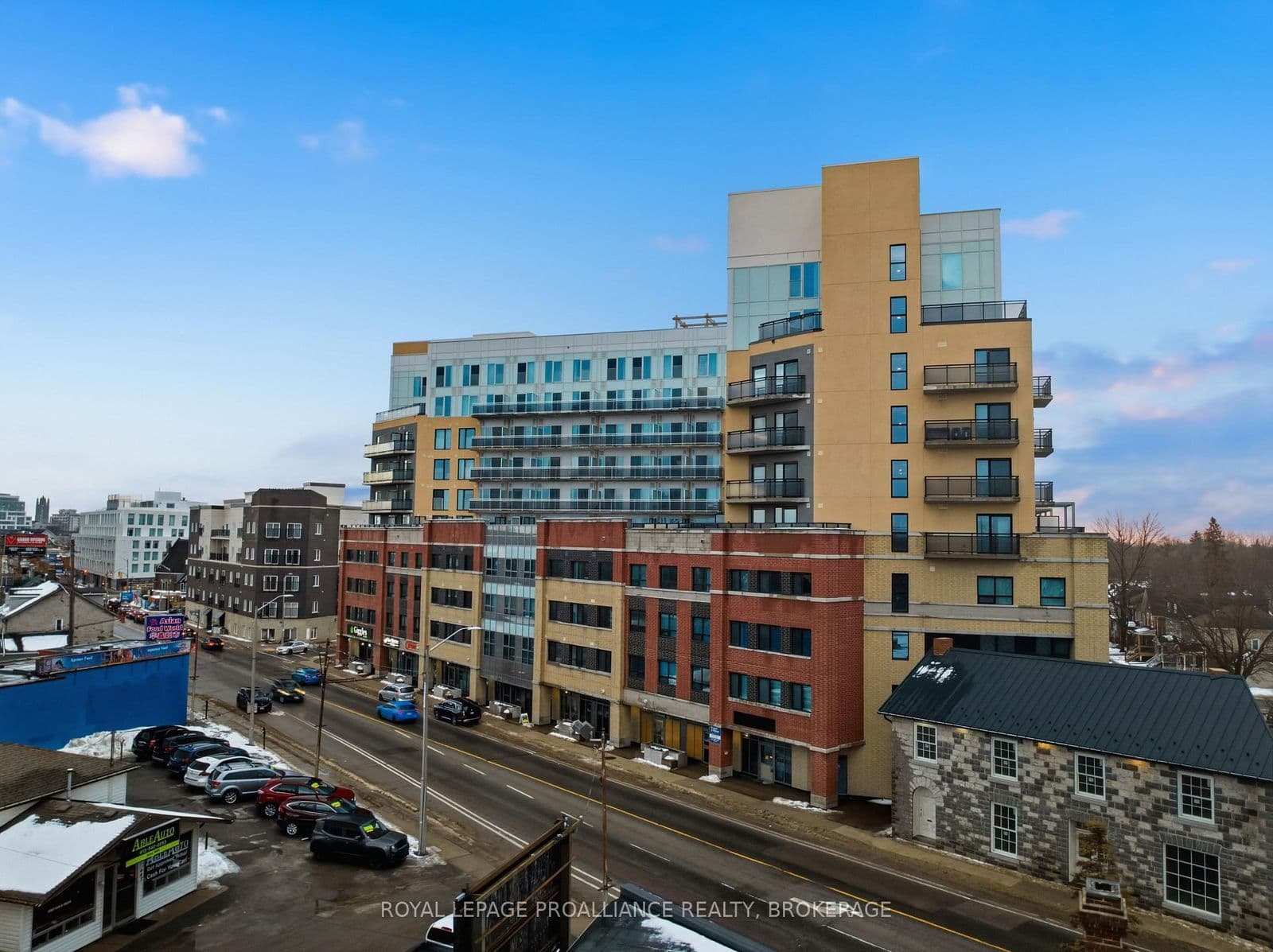 #415 - 652 Princess Street