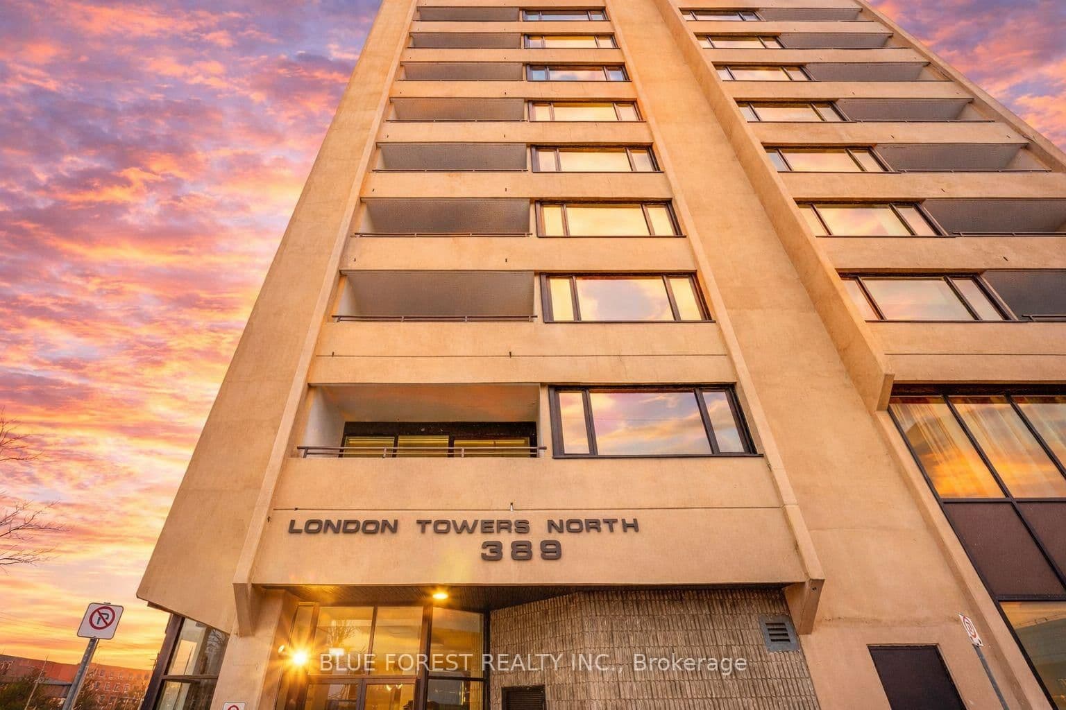 #1705 - 389 Dundas Street W