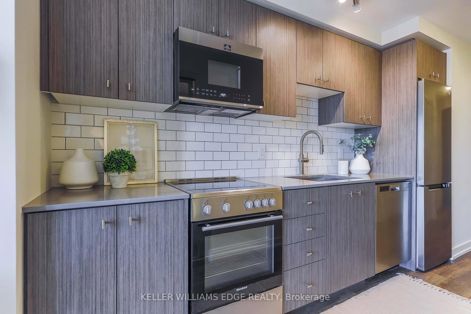 15 Wellington Street S, Unit 1103