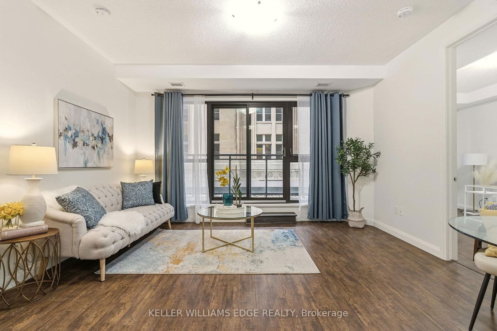 #408 - 112 King Street E