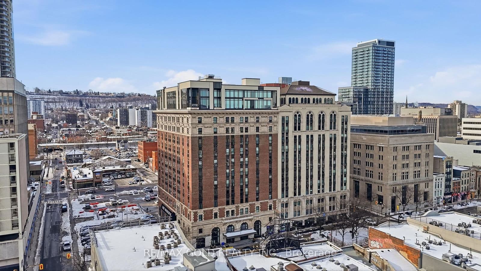 #305 - 112 King Street E