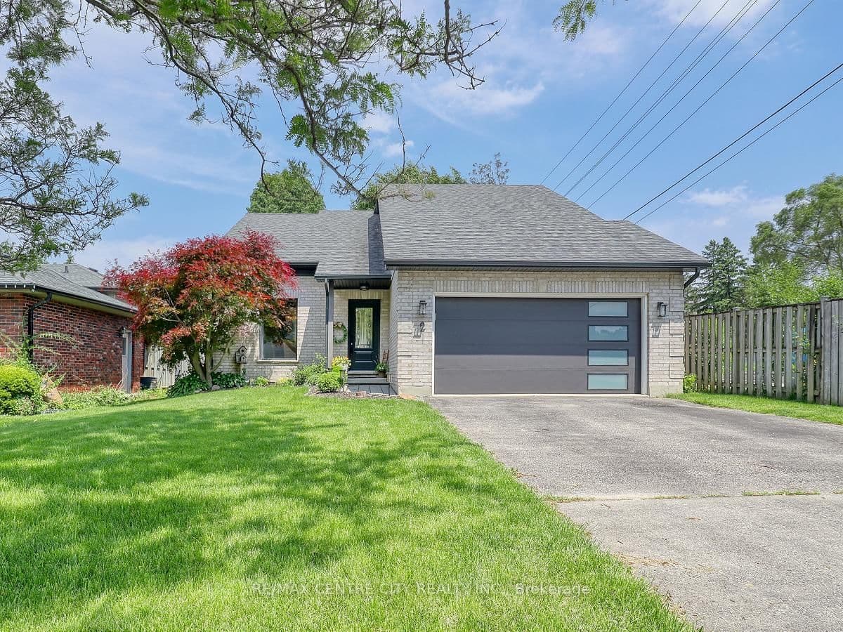 2 Stoneycreek Crescent
