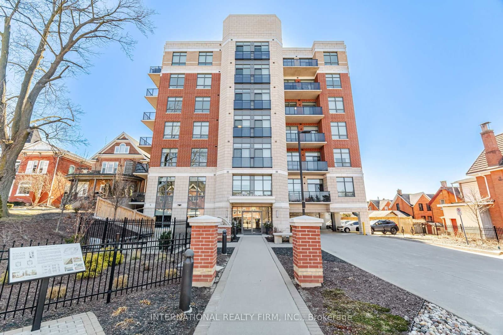 #211 - 399 Queen Street S