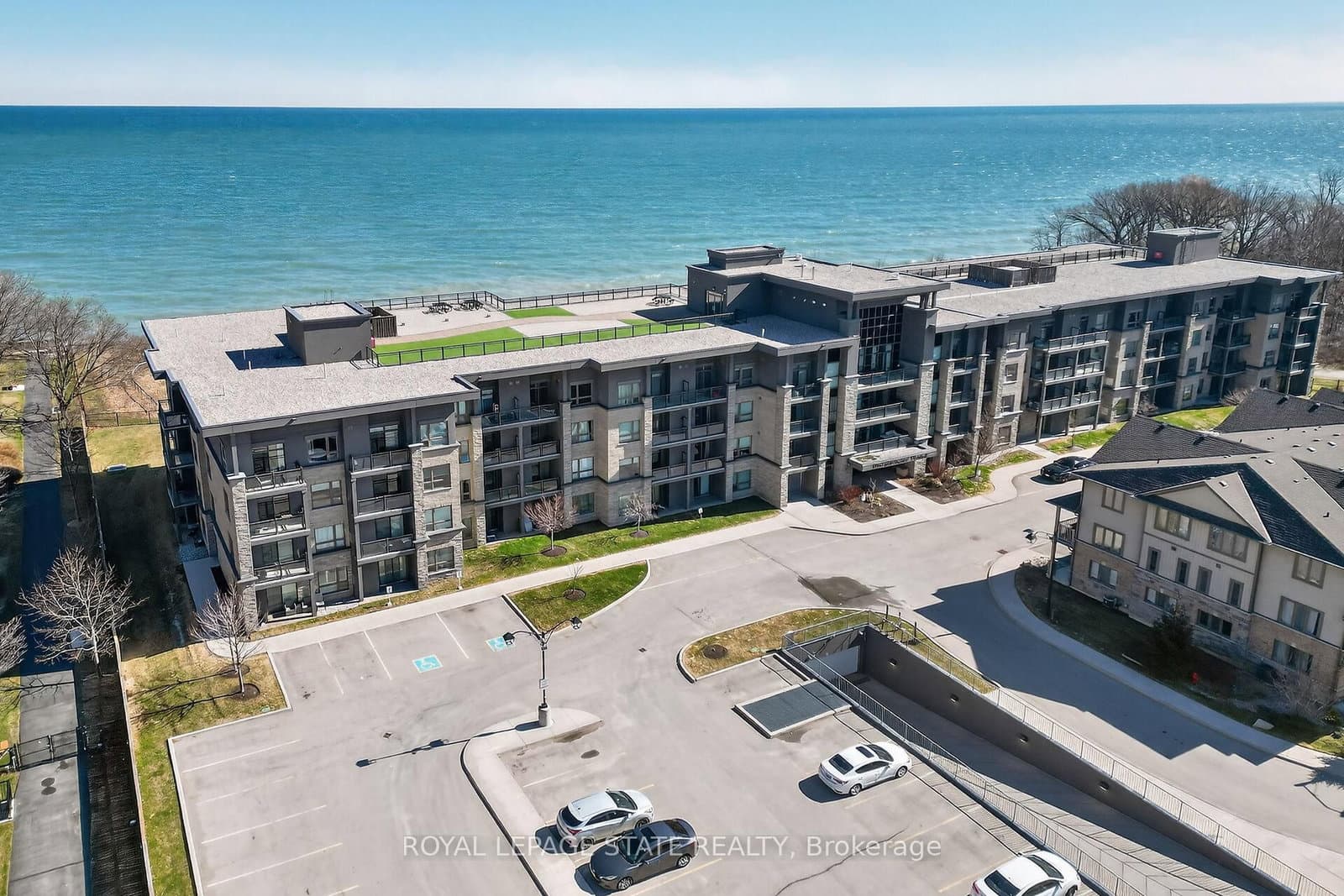 #327 - 35 Southshore Crescent