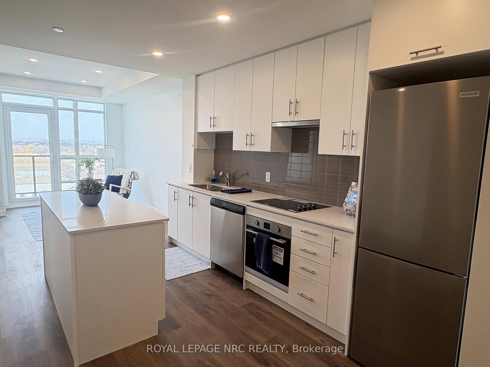 #921 - 461 Green Road