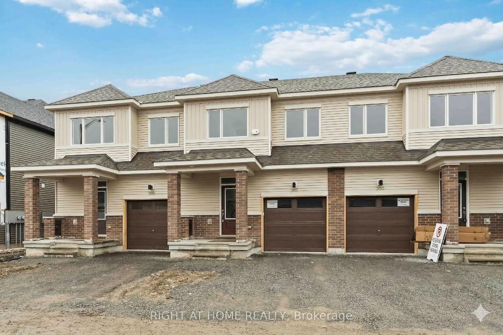 290 Les Emmerson Drive