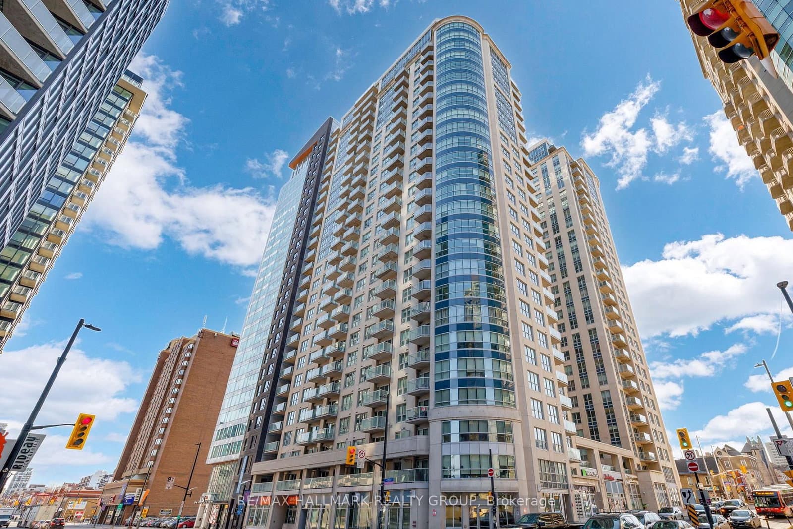 #803 - 242 Rideau Street