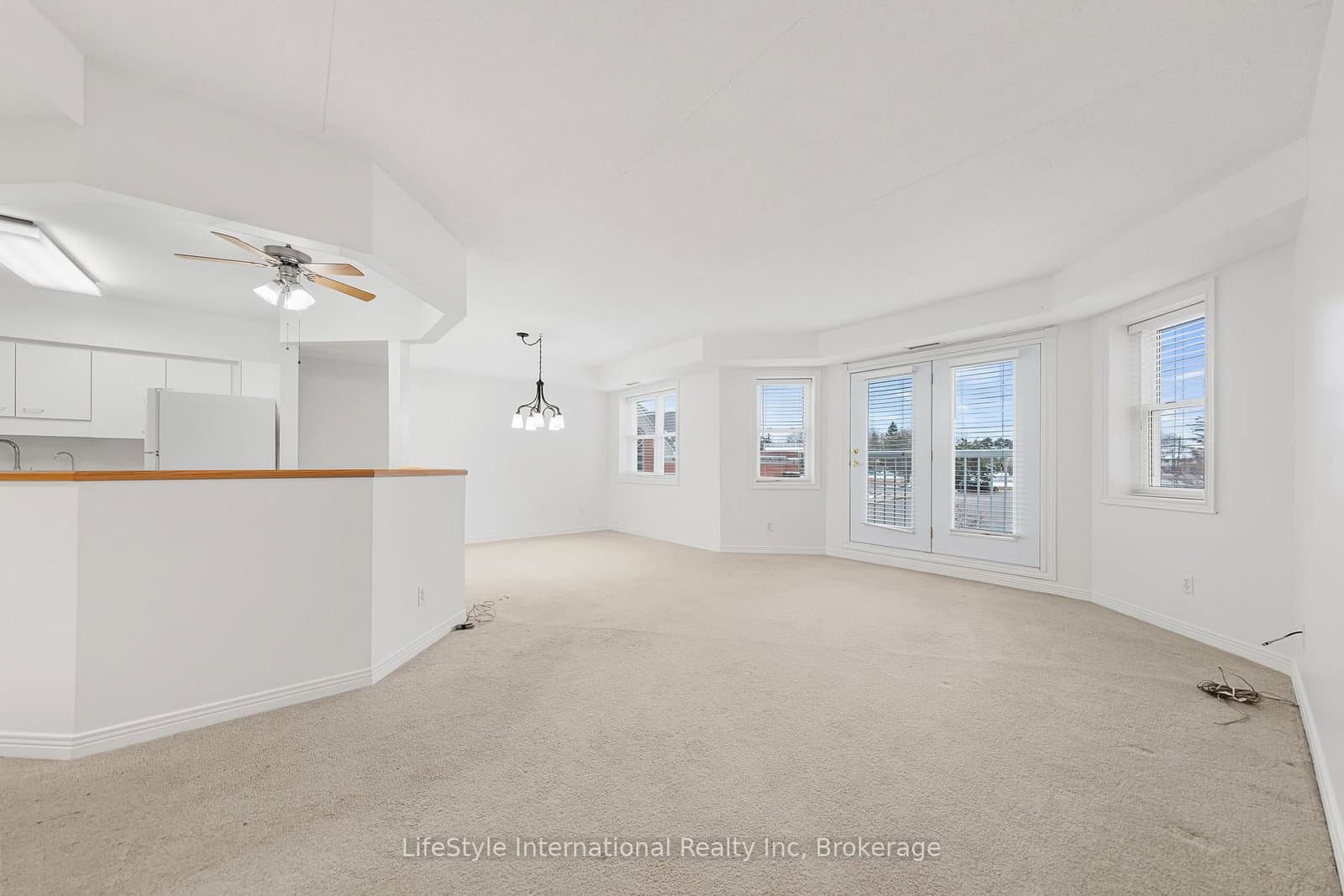 #205 - 208 Silvercreek Parkway N