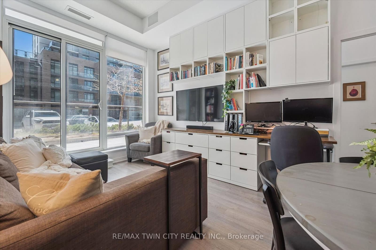 #103 - 85 Duke Street W