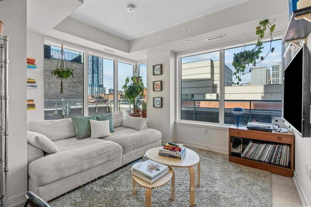 #415 - 212 KING WILLIAM Street